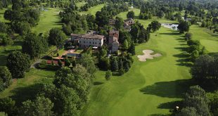 Blick auf das Clubhaus inmitten der wunderschönen Landschaft. Foto: Modena Country Club