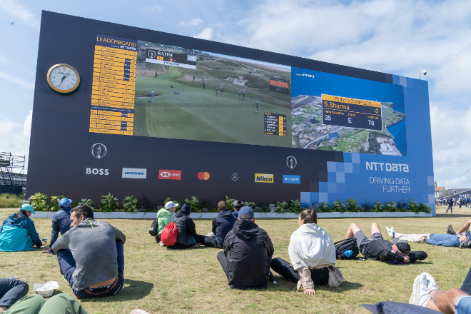 Vor Ort ermöglicht die NTT DATA Wall mit modernster CGI (Computer Generated Imagery) in Hollywood-Qualität einzigartige Fan-Interaktionen mit „The Open“