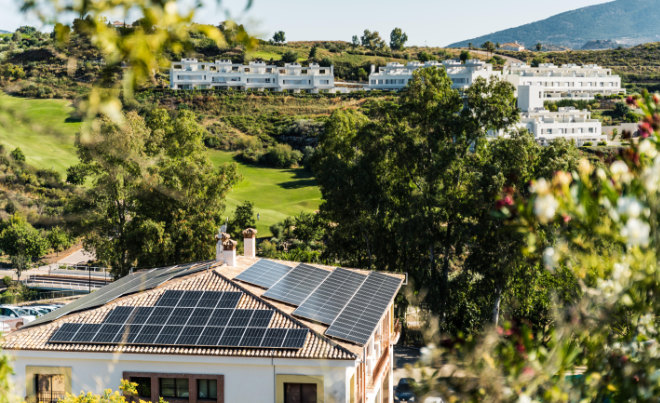 2022 hat das Resort Solarpaneele auf den Dächern der Wartungseinrichtungen installiert, die 160 kW saubere Energie pro Stunde erzeugen. Fotocredit: PR/Front9Group