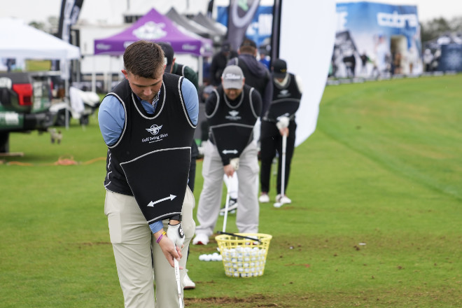 Einfach jeder wollte das neue Golf Swing Shirt ausprobieren! Fotocredit: Darren Carroll/PGA of America