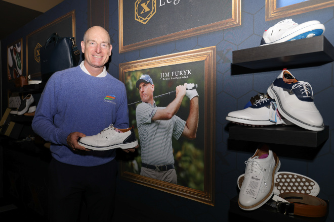 Jim Furyk ist seit etwa Mitte 2022 Markenbotschafter für Boxto Golf und zeigt die neuesten Golfshcuhe auf der PGA Show